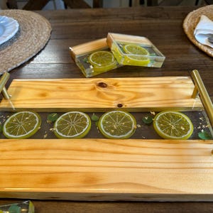 Lemon wood tray and 4 coasters. Handmade with resin .